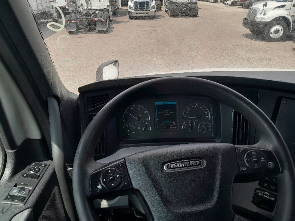 Sleeper Tractor-Heavy Duty Tractors-Freightliner-2020-T12664ST-Dallas-TX-430,411\n\t\tmiles-$ 74,250 - Image 11