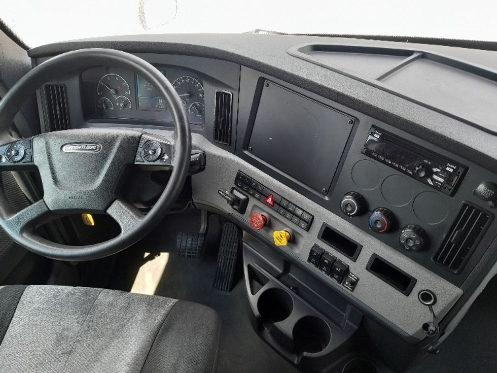 Sleeper Tractor-Heavy Duty Tractors-Freightliner-2020-T12664ST-Dallas-TX-430,411\n\t\tmiles-$ 74,250 - Image 12