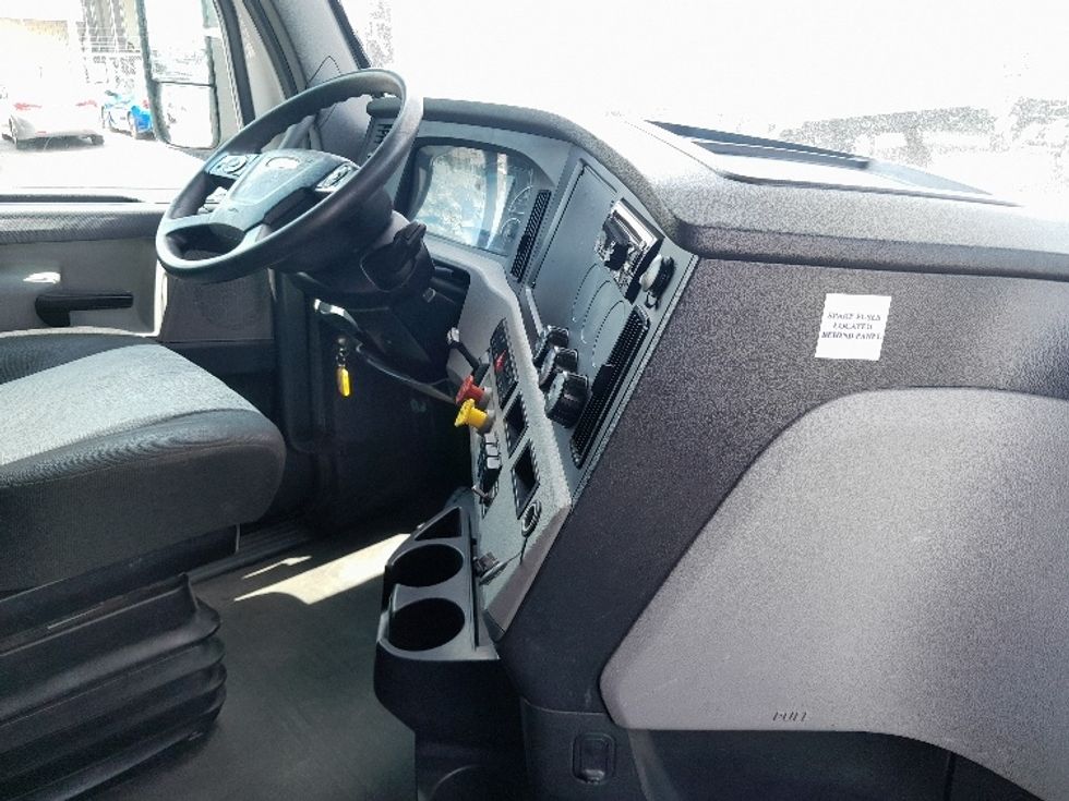 Sleeper Tractor-Heavy Duty Tractors-Freightliner-2020-T12664ST-Dallas-TX-430,411\n\t\tmiles-$ 74,250 - Image 15