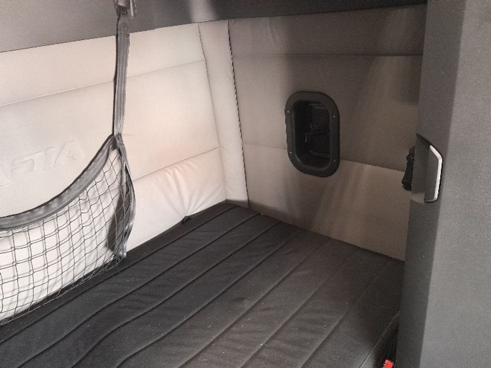 Sleeper Tractor-Heavy Duty Tractors-Freightliner-2020-T12664ST-Dallas-TX-430,411\n\t\tmiles-$ 74,250 - Image 17