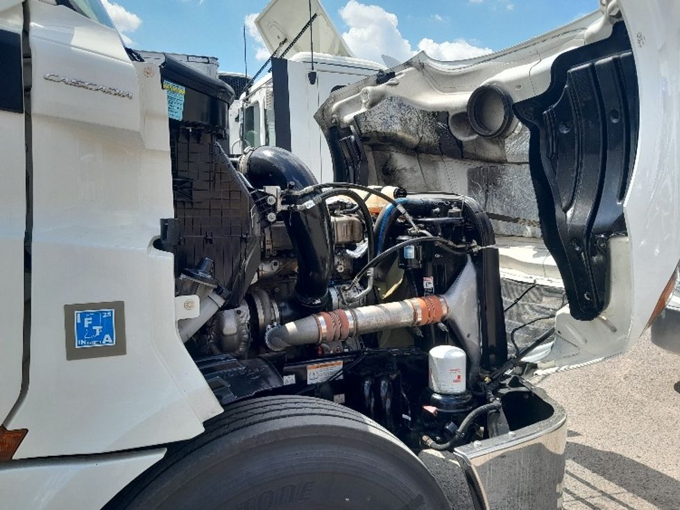 Sleeper Tractor-Heavy Duty Tractors-Freightliner-2020-T12664ST-Dallas-TX-430,411\n\t\tmiles-$ 74,250 - Image 20