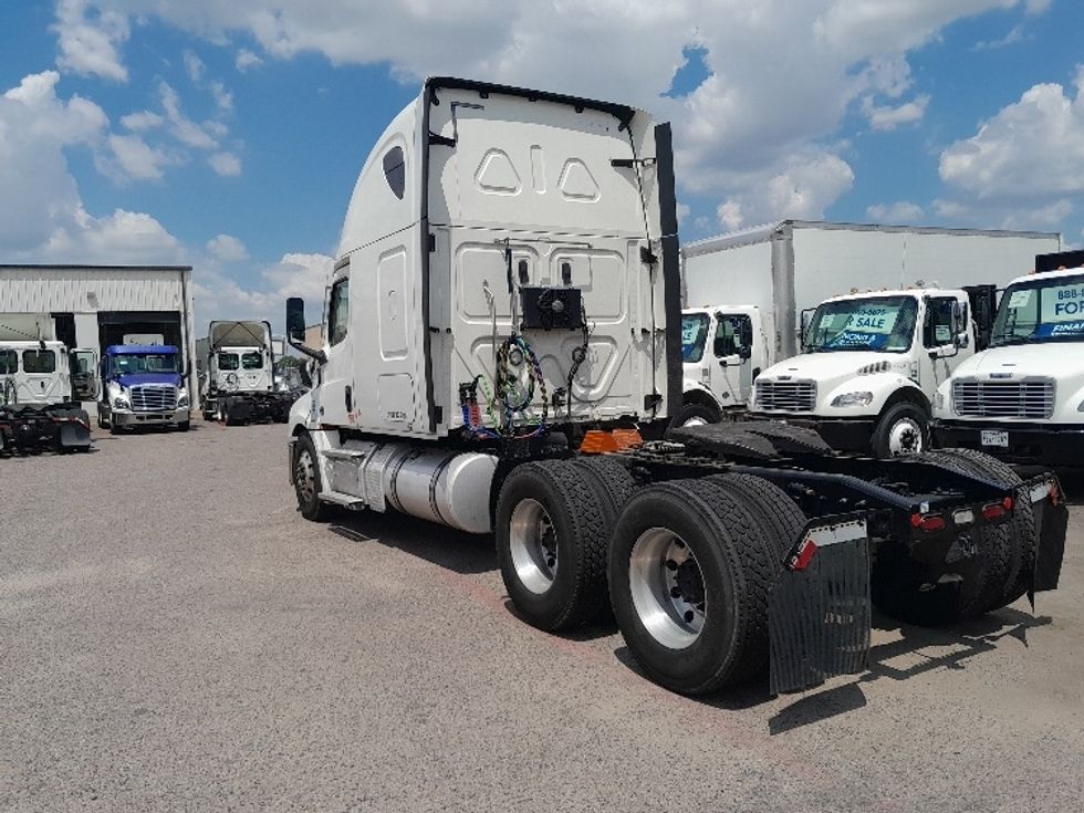 Sleeper Tractor-Heavy Duty Tractors-Freightliner-2020-T12664ST-Dallas-TX-430,411\n\t\tmiles-$ 74,250 - Image 5