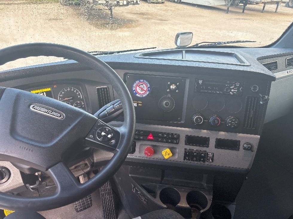 Sleeper Tractor-Heavy Duty Tractors-Freightliner-2020-T12664ST-Dallas-TX-451,291\n\t\tmiles-$ 72,750 - Image 11