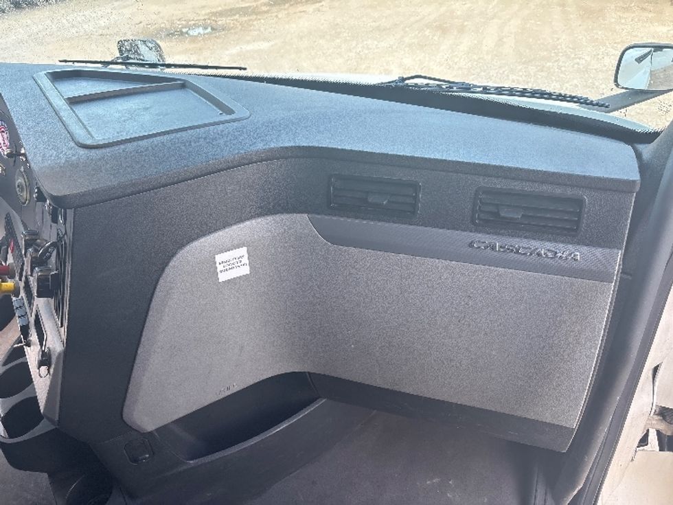 Sleeper Tractor-Heavy Duty Tractors-Freightliner-2020-T12664ST-Dallas-TX-451,291\n\t\tmiles-$ 72,750 - Image 14