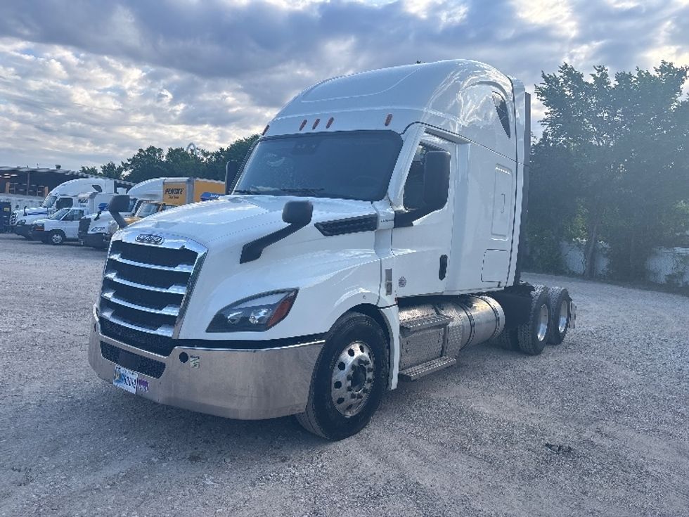 Sleeper Tractor-Heavy Duty Tractors-Freightliner-2020-T12664ST-Dallas-TX-451,291\n\t\tmiles-$ 72,750 - Image 3