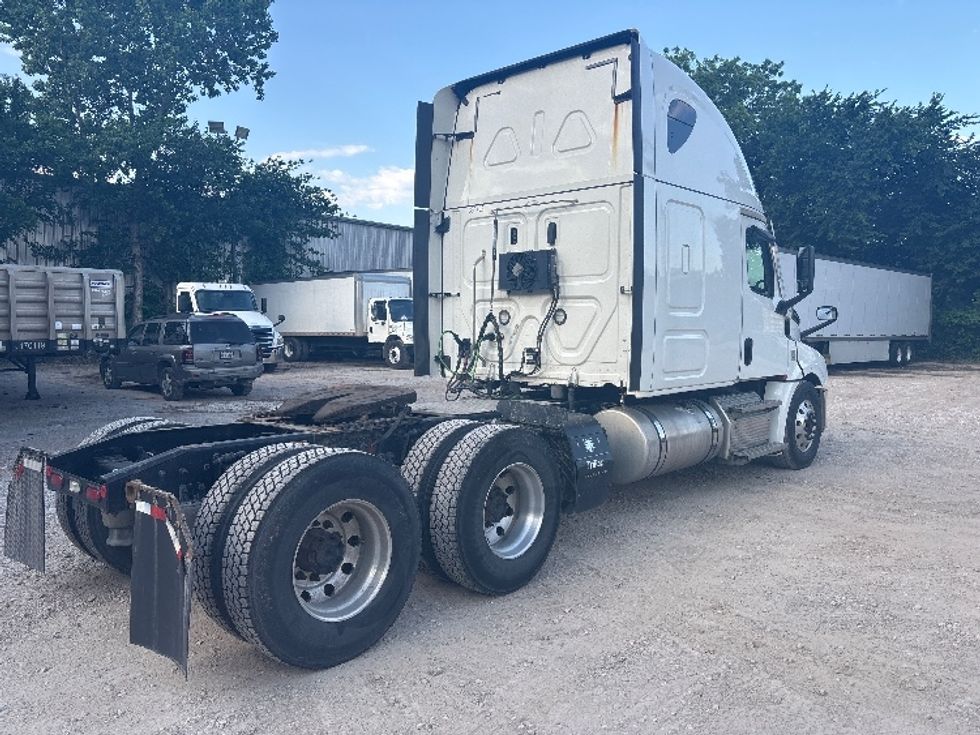 Sleeper Tractor-Heavy Duty Tractors-Freightliner-2020-T12664ST-Dallas-TX-451,291\n\t\tmiles-$ 72,750 - Image 7