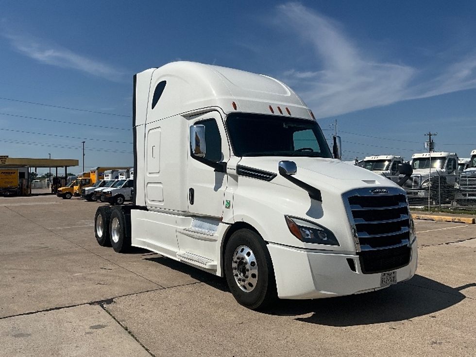 Sleeper Tractor-Heavy Duty Tractors-Freightliner-2020-T12664ST-Dallas-TX-459,472\n\t\tmiles-$ 61,000 - Image 1