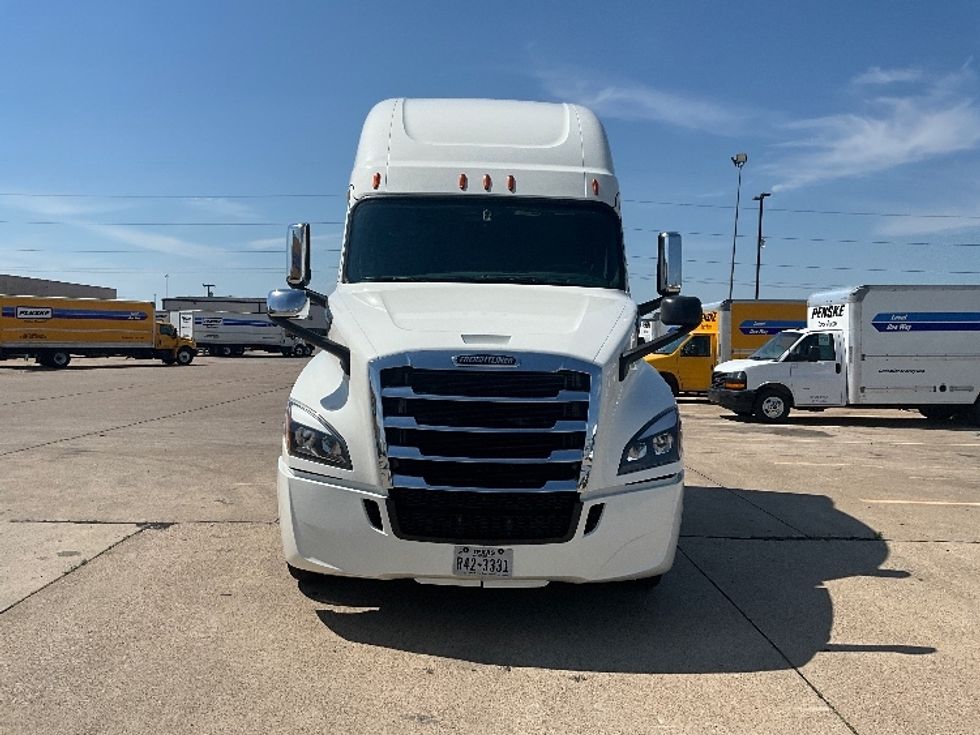 Sleeper Tractor-Heavy Duty Tractors-Freightliner-2020-T12664ST-Dallas-TX-459,472\n\t\tmiles-$ 61,000 - Image 2