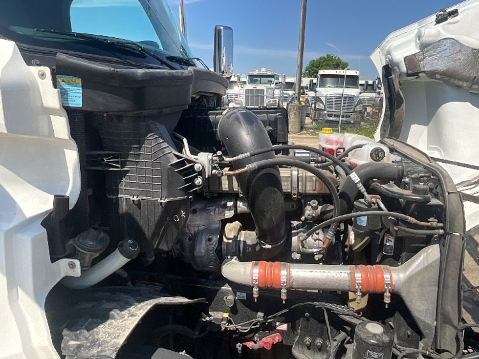 Sleeper Tractor-Heavy Duty Tractors-Freightliner-2020-T12664ST-Dallas-TX-459,472\n\t\tmiles-$ 61,000 - Image 20