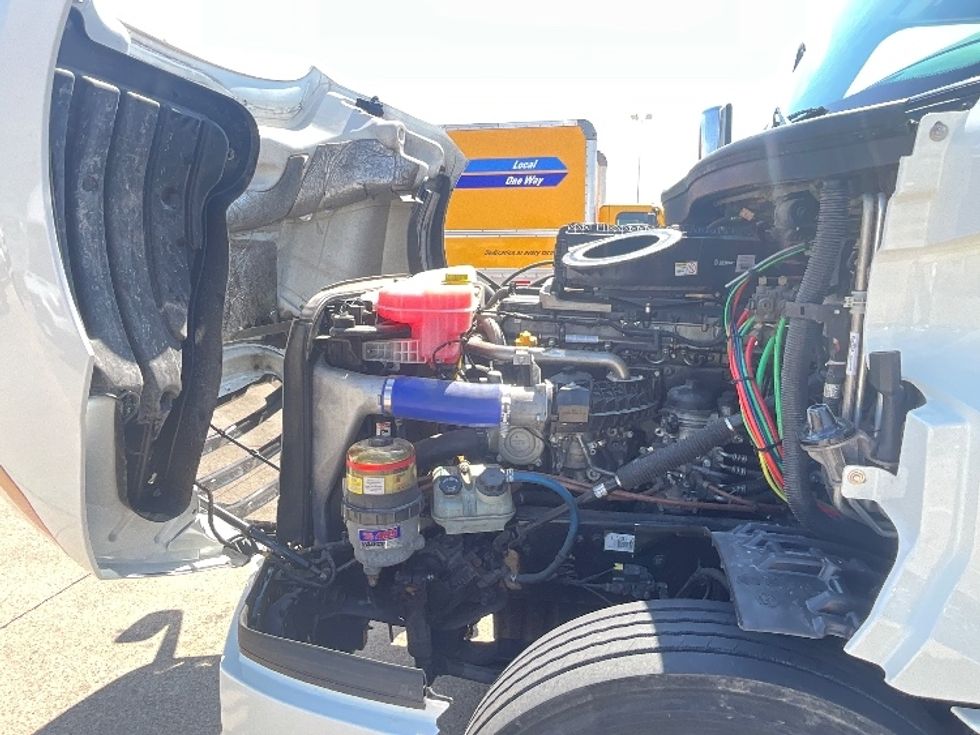 Sleeper Tractor-Heavy Duty Tractors-Freightliner-2020-T12664ST-Dallas-TX-459,472\n\t\tmiles-$ 61,000 - Image 21