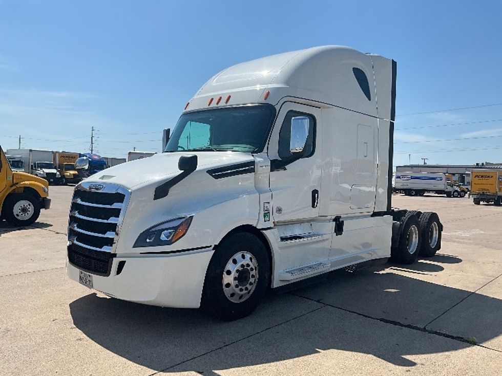 Sleeper Tractor-Heavy Duty Tractors-Freightliner-2020-T12664ST-Dallas-TX-459,472\n\t\tmiles-$ 61,000 - Image 3