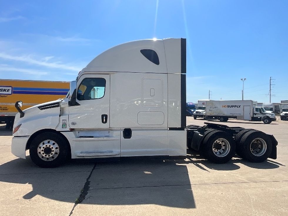 Sleeper Tractor-Heavy Duty Tractors-Freightliner-2020-T12664ST-Dallas-TX-459,472\n\t\tmiles-$ 61,000 - Image 4