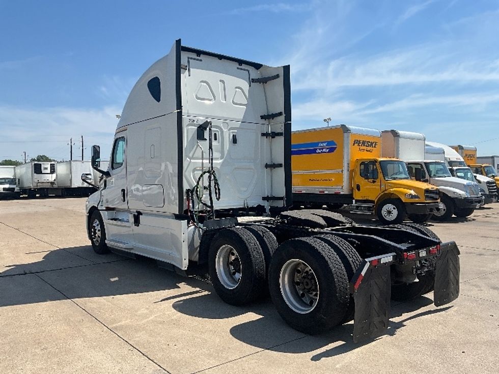 Sleeper Tractor-Heavy Duty Tractors-Freightliner-2020-T12664ST-Dallas-TX-459,472\n\t\tmiles-$ 61,000 - Image 5