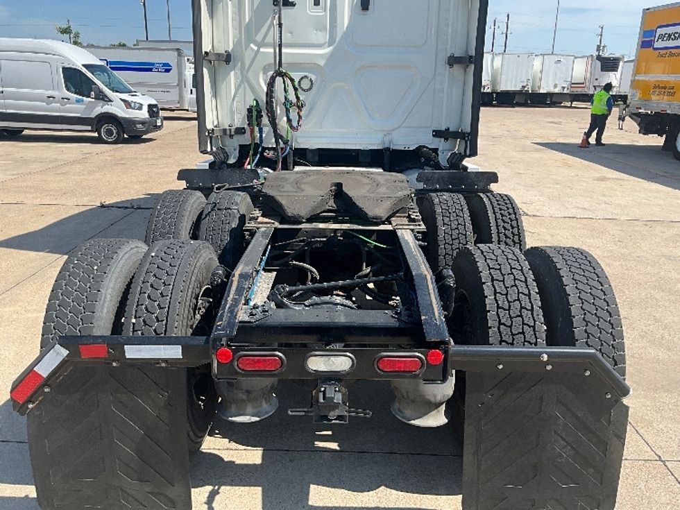 Sleeper Tractor-Heavy Duty Tractors-Freightliner-2020-T12664ST-Dallas-TX-459,472\n\t\tmiles-$ 61,000 - Image 6