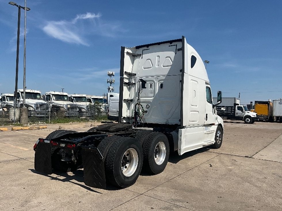 Sleeper Tractor-Heavy Duty Tractors-Freightliner-2020-T12664ST-Dallas-TX-459,472\n\t\tmiles-$ 61,000 - Image 7