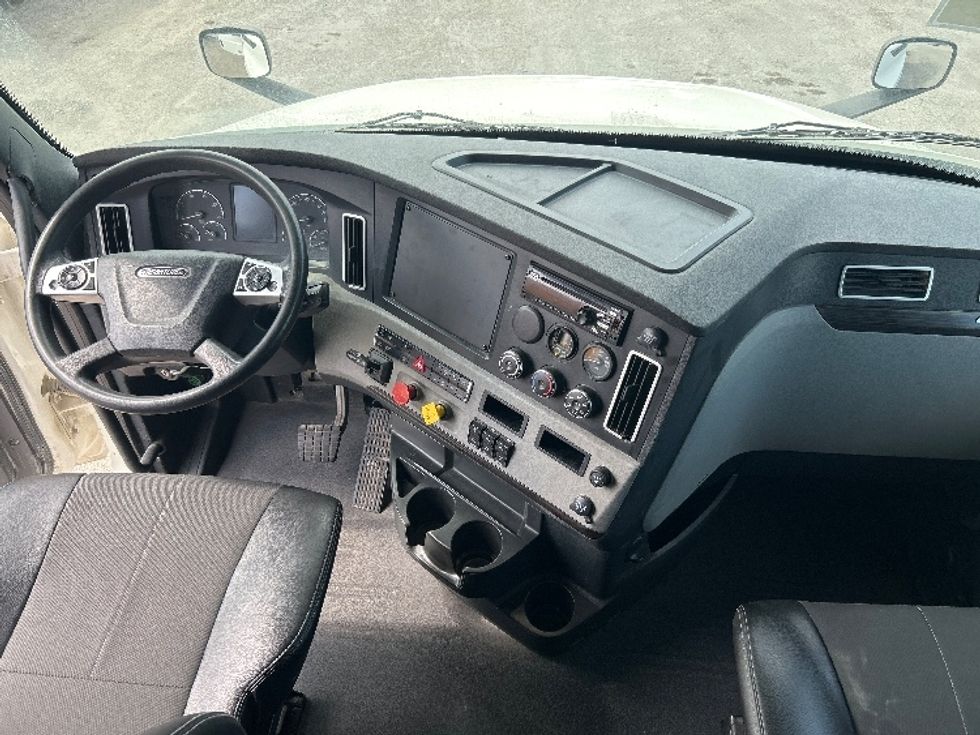 Sleeper Tractor-Heavy Duty Tractors-Freightliner-2020-T12664ST-Dallas-TX-462,973\n\t\tmiles-$ 69,500 - Image 12