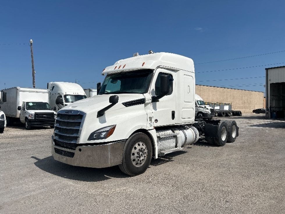 Sleeper Tractor-Heavy Duty Tractors-Freightliner-2020-T12664ST-Dallas-TX-462,973\n\t\tmiles-$ 69,500 - Image 3