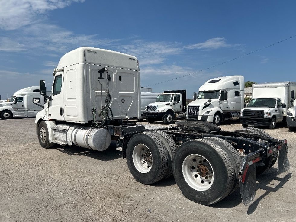 Sleeper Tractor-Heavy Duty Tractors-Freightliner-2020-T12664ST-Dallas-TX-462,973\n\t\tmiles-$ 69,500 - Image 5