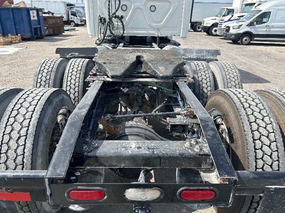 Sleeper Tractor-Heavy Duty Tractors-Freightliner-2020-T12664ST-Dallas-TX-462,973\n\t\tmiles-$ 69,500 - Image 6
