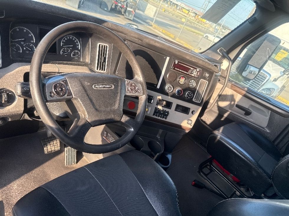 Sleeper Tractor-Heavy Duty Tractors-Freightliner-2020-T12664ST-Dallas-TX-471,421\n\t\tmiles-$ 69,000 - Image 10