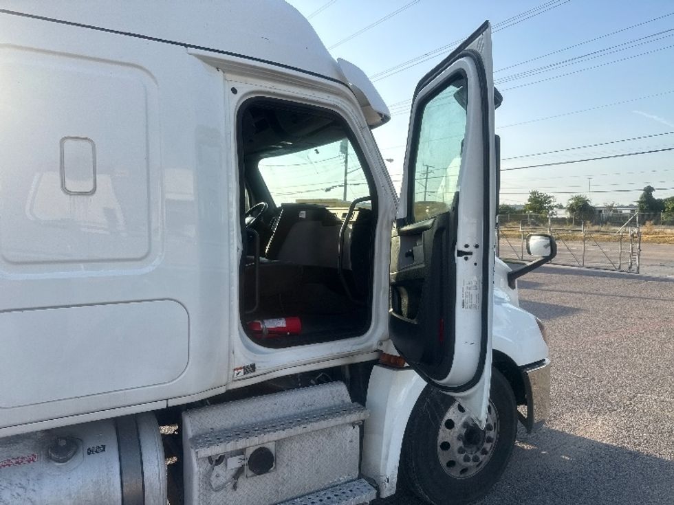 Sleeper Tractor-Heavy Duty Tractors-Freightliner-2020-T12664ST-Dallas-TX-471,421\n\t\tmiles-$ 69,000 - Image 13