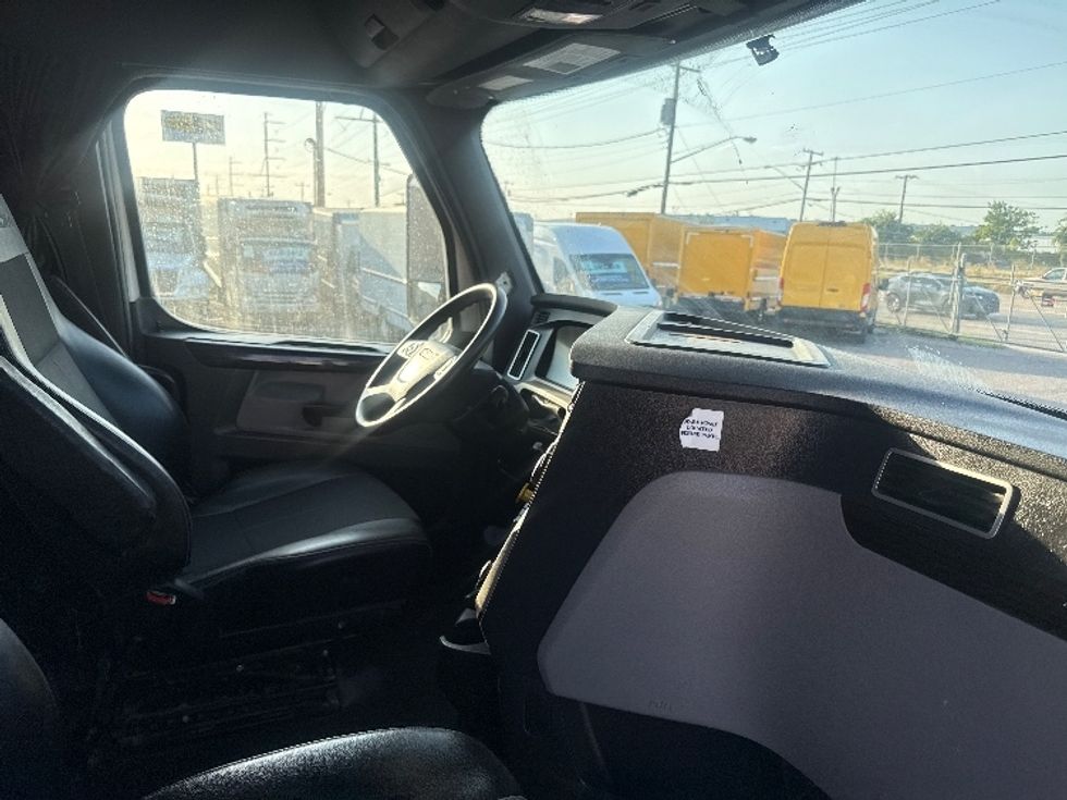 Sleeper Tractor-Heavy Duty Tractors-Freightliner-2020-T12664ST-Dallas-TX-471,421\n\t\tmiles-$ 69,000 - Image 15