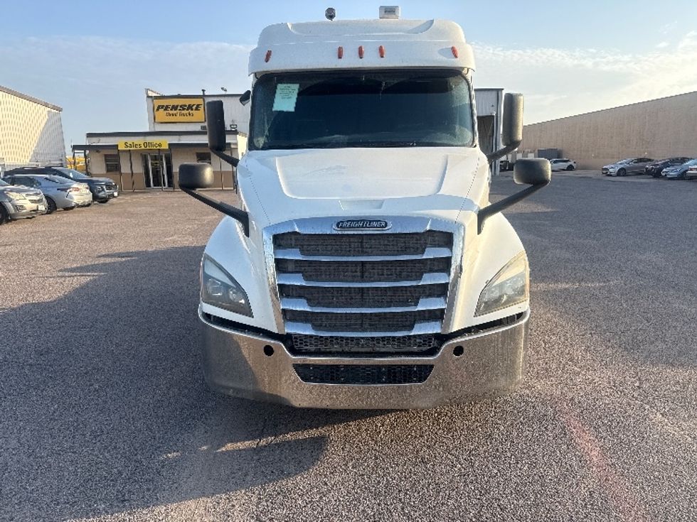 Sleeper Tractor-Heavy Duty Tractors-Freightliner-2020-T12664ST-Dallas-TX-471,421\n\t\tmiles-$ 69,000 - Image 2