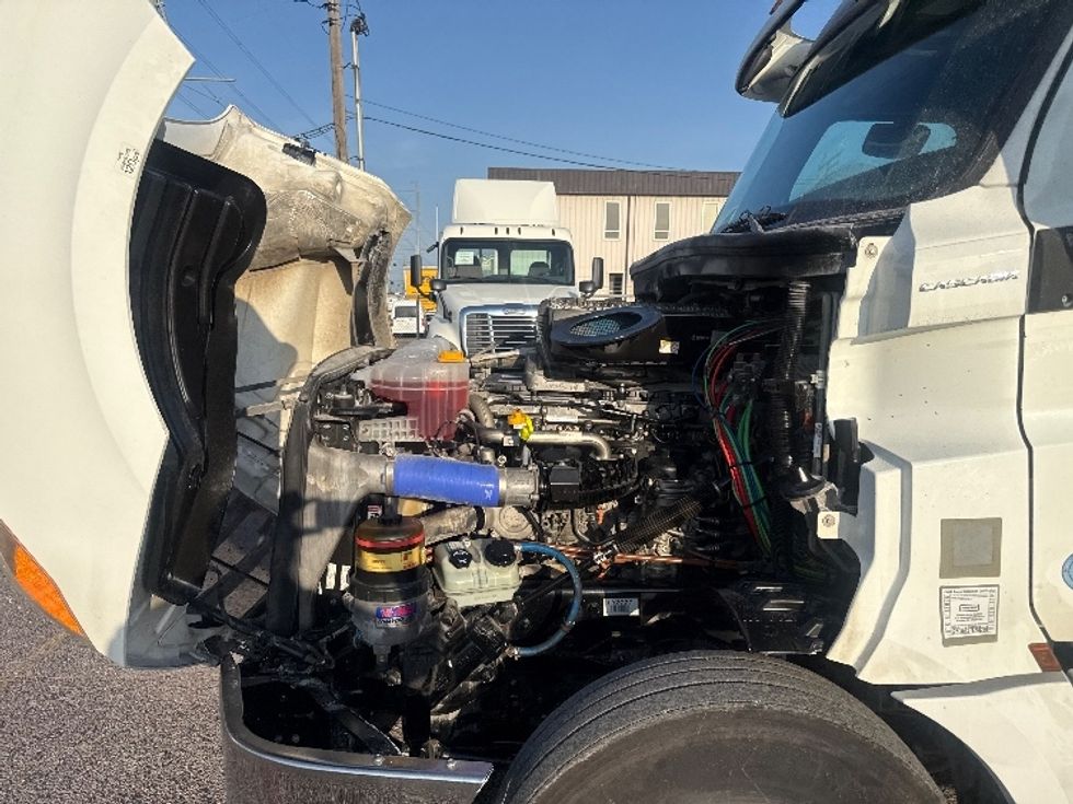 Sleeper Tractor-Heavy Duty Tractors-Freightliner-2020-T12664ST-Dallas-TX-471,421\n\t\tmiles-$ 69,000 - Image 20