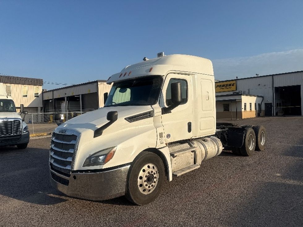 Sleeper Tractor-Heavy Duty Tractors-Freightliner-2020-T12664ST-Dallas-TX-471,421\n\t\tmiles-$ 69,000 - Image 3