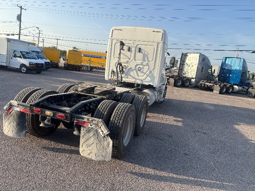 Sleeper Tractor-Heavy Duty Tractors-Freightliner-2020-T12664ST-Dallas-TX-471,421\n\t\tmiles-$ 69,000 - Image 7