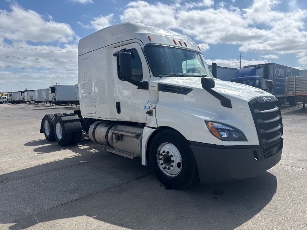 Sleeper Tractor-Heavy Duty Tractors-Freightliner-2020-T12664ST-Dallas-TX-472,577\n\t\tmiles-$ 60,250 - Image 1