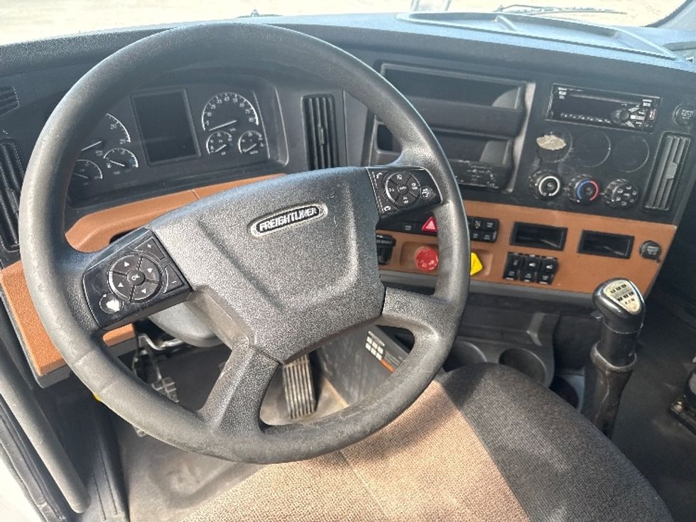 Sleeper Tractor-Heavy Duty Tractors-Freightliner-2020-T12664ST-Dallas-TX-472,577\n\t\tmiles-$ 60,250 - Image 10