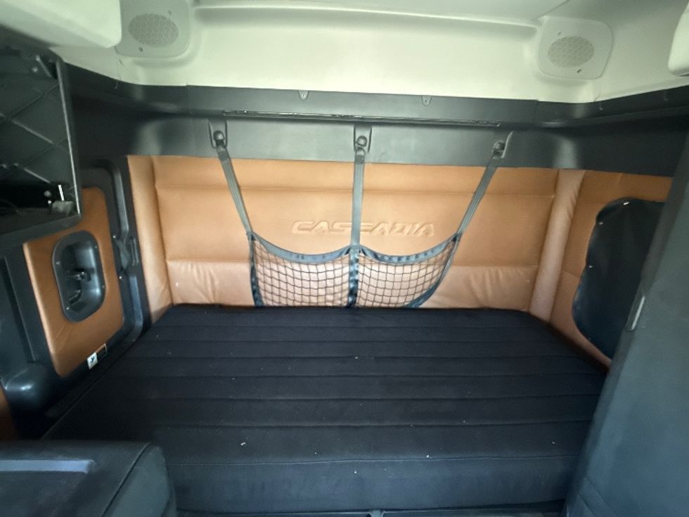 Sleeper Tractor-Heavy Duty Tractors-Freightliner-2020-T12664ST-Dallas-TX-472,577\n\t\tmiles-$ 60,250 - Image 16