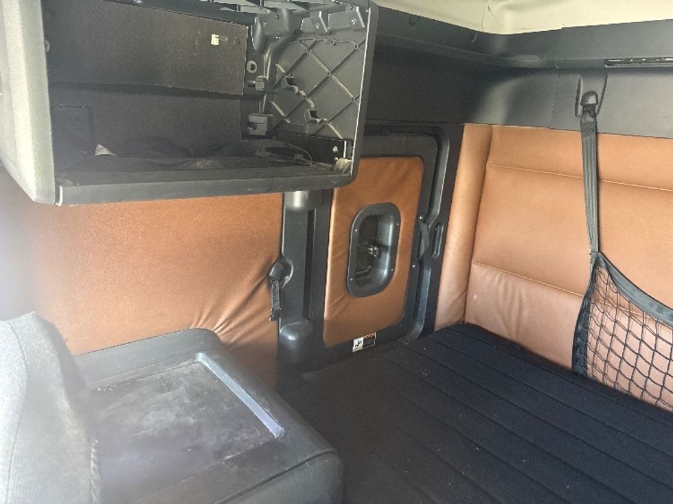 Sleeper Tractor-Heavy Duty Tractors-Freightliner-2020-T12664ST-Dallas-TX-472,577\n\t\tmiles-$ 60,250 - Image 18