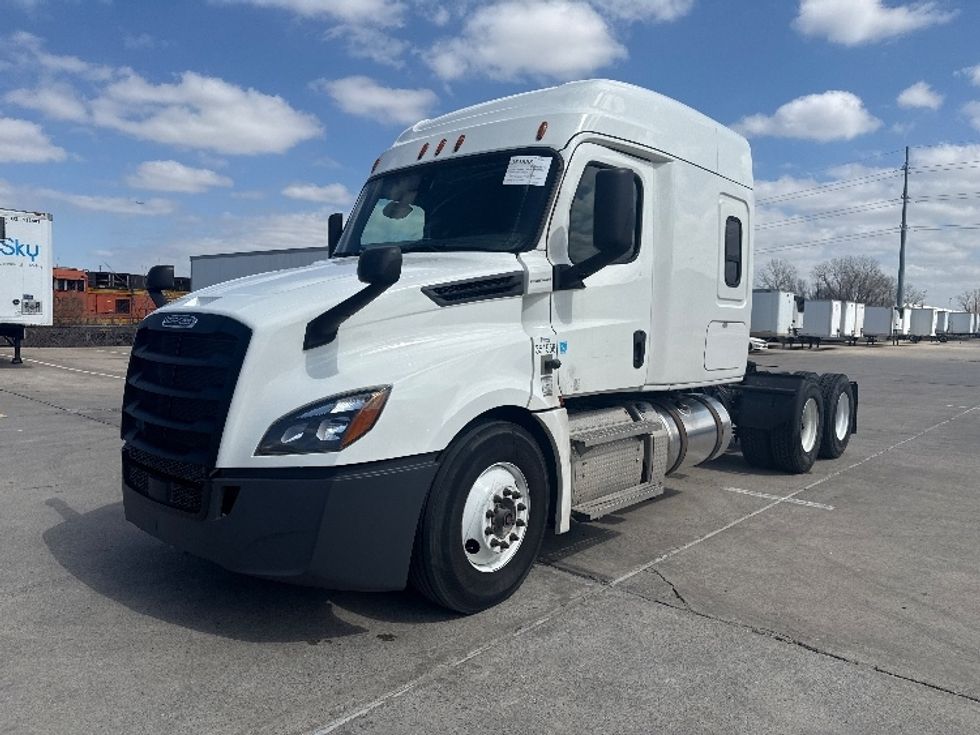 Sleeper Tractor-Heavy Duty Tractors-Freightliner-2020-T12664ST-Dallas-TX-472,577\n\t\tmiles-$ 60,250 - Image 3