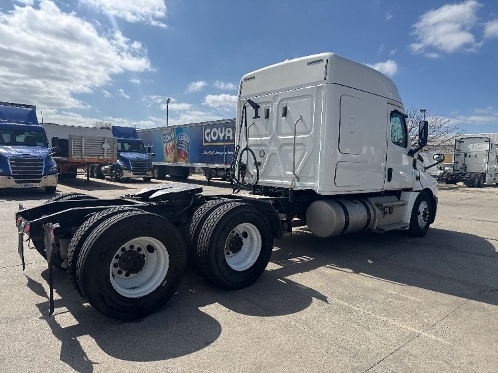 Sleeper Tractor-Heavy Duty Tractors-Freightliner-2020-T12664ST-Dallas-TX-472,577\n\t\tmiles-$ 60,250 - Image 7