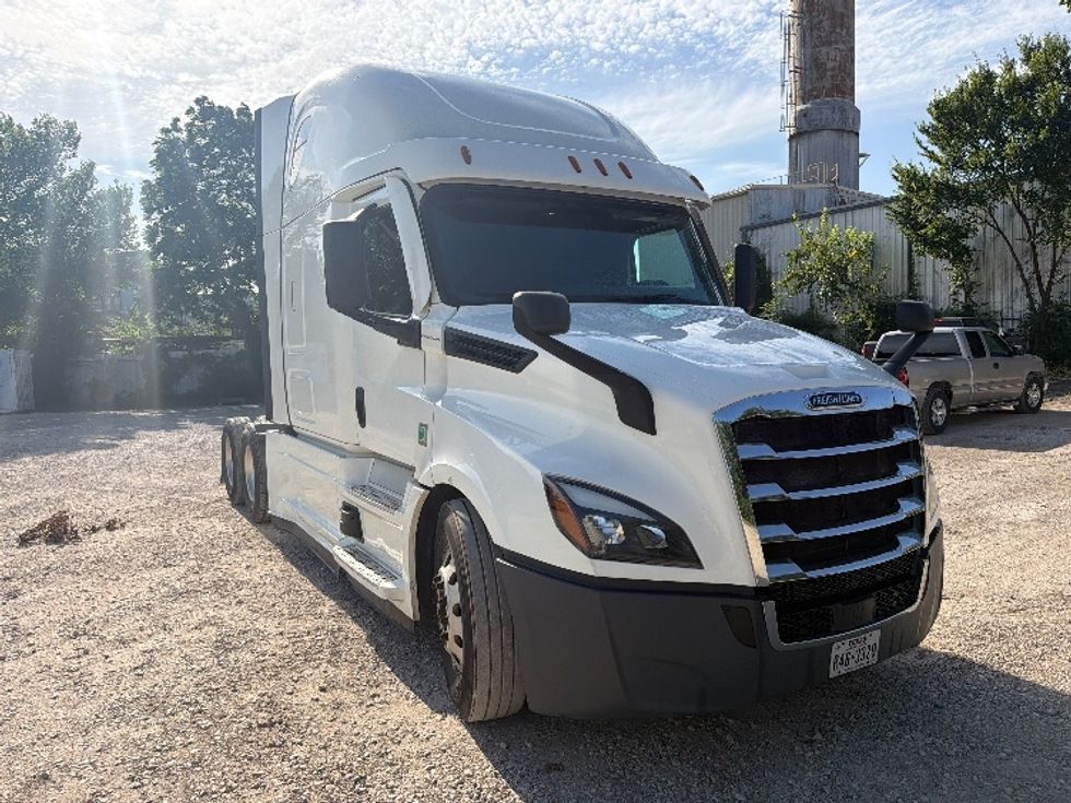 Sleeper Tractor-Heavy Duty Tractors-Freightliner-2020-T12664ST-Dallas-TX-480,167\n\t\tmiles-$ 69,750 - Image 1