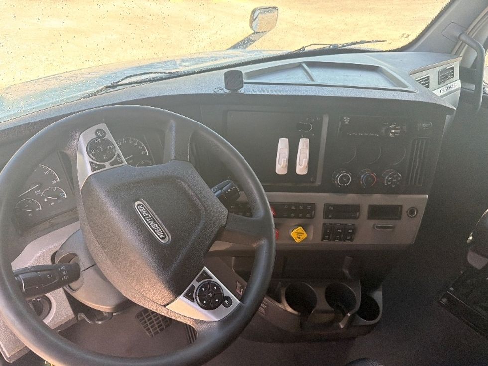 Sleeper Tractor-Heavy Duty Tractors-Freightliner-2020-T12664ST-Dallas-TX-480,167\n\t\tmiles-$ 69,750 - Image 10