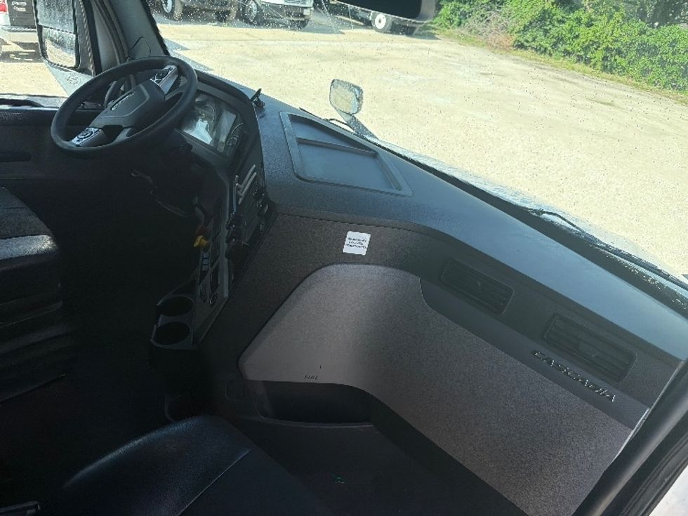 Sleeper Tractor-Heavy Duty Tractors-Freightliner-2020-T12664ST-Dallas-TX-480,167\n\t\tmiles-$ 69,750 - Image 15