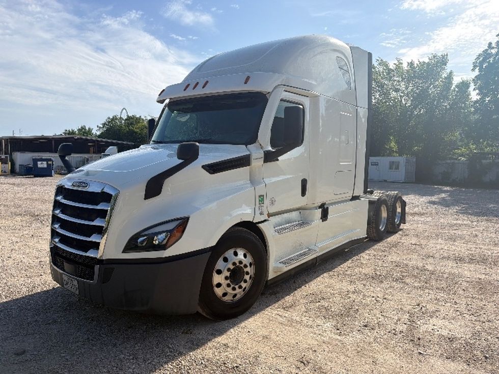 Sleeper Tractor-Heavy Duty Tractors-Freightliner-2020-T12664ST-Dallas-TX-480,167\n\t\tmiles-$ 69,750 - Image 3