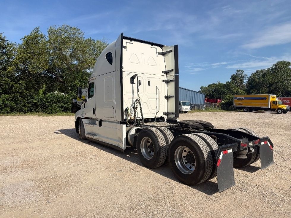 Sleeper Tractor-Heavy Duty Tractors-Freightliner-2020-T12664ST-Dallas-TX-480,167\n\t\tmiles-$ 69,750 - Image 5