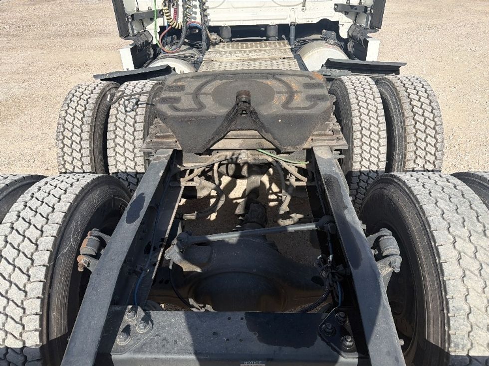 Sleeper Tractor-Heavy Duty Tractors-Freightliner-2020-T12664ST-Dallas-TX-480,167\n\t\tmiles-$ 69,750 - Image 6