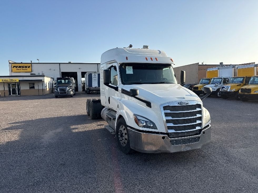 Sleeper Tractor-Heavy Duty Tractors-Freightliner-2020-T12664ST-Dallas-TX-481,875\n\t\tmiles-$ 68,500 - Image 1