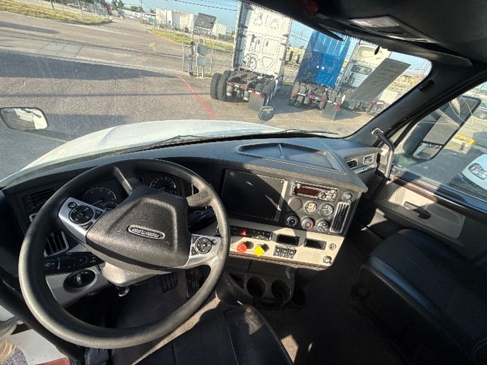 Sleeper Tractor-Heavy Duty Tractors-Freightliner-2020-T12664ST-Dallas-TX-481,875\n\t\tmiles-$ 68,500 - Image 11