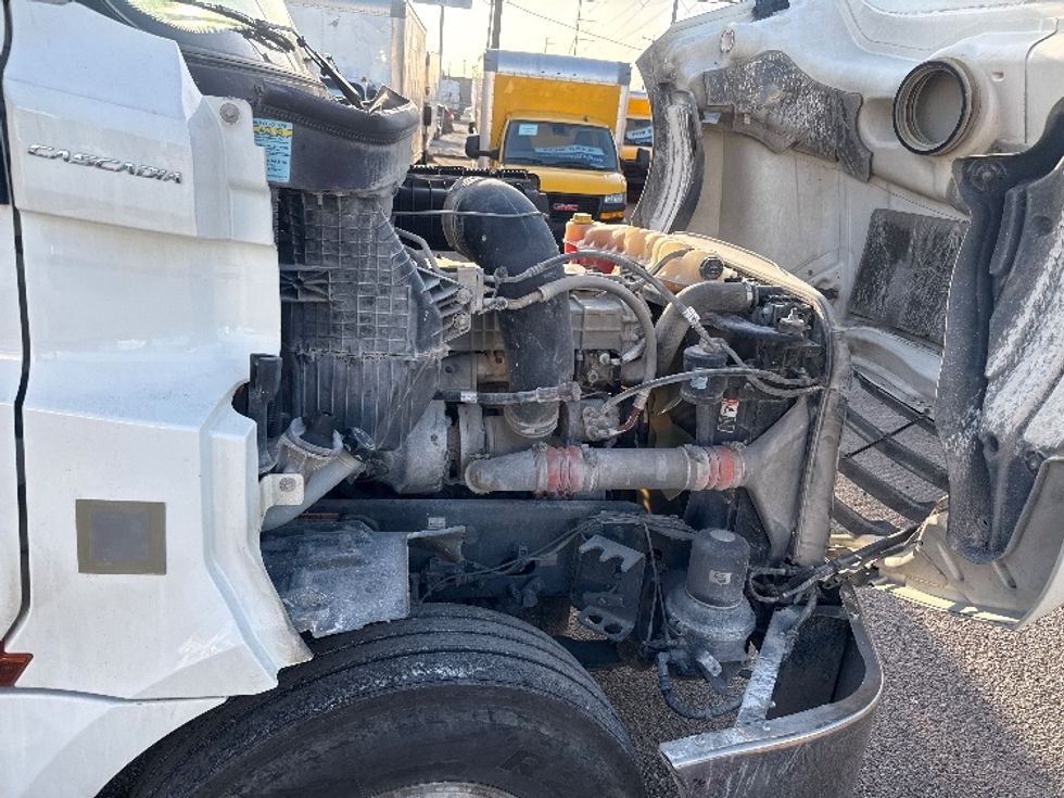 Sleeper Tractor-Heavy Duty Tractors-Freightliner-2020-T12664ST-Dallas-TX-481,875\n\t\tmiles-$ 68,500 - Image 19
