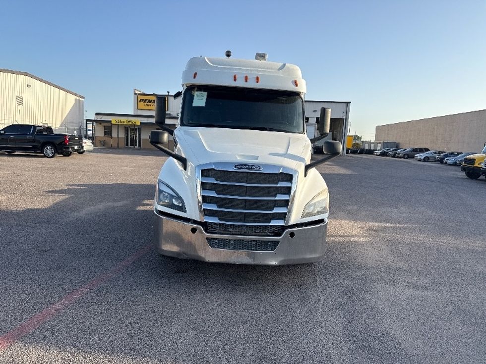 Sleeper Tractor-Heavy Duty Tractors-Freightliner-2020-T12664ST-Dallas-TX-481,875\n\t\tmiles-$ 68,500 - Image 2