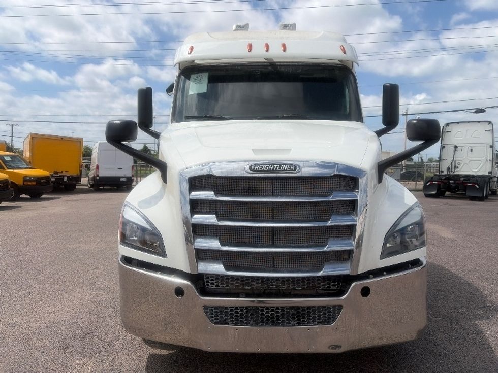 Sleeper Tractor-Heavy Duty Tractors-Freightliner-2020-T12664ST-Dallas-TX-483,460\n\t\tmiles-$ 66,250 - Image 2