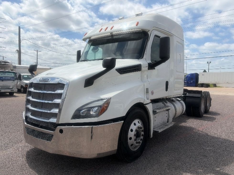 Sleeper Tractor-Heavy Duty Tractors-Freightliner-2020-T12664ST-Dallas-TX-483,460\n\t\tmiles-$ 66,250 - Image 3