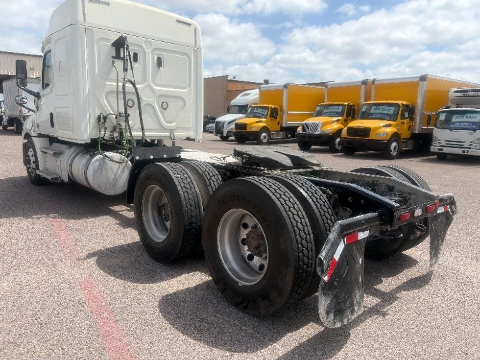 Sleeper Tractor-Heavy Duty Tractors-Freightliner-2020-T12664ST-Dallas-TX-483,460\n\t\tmiles-$ 66,250 - Image 5