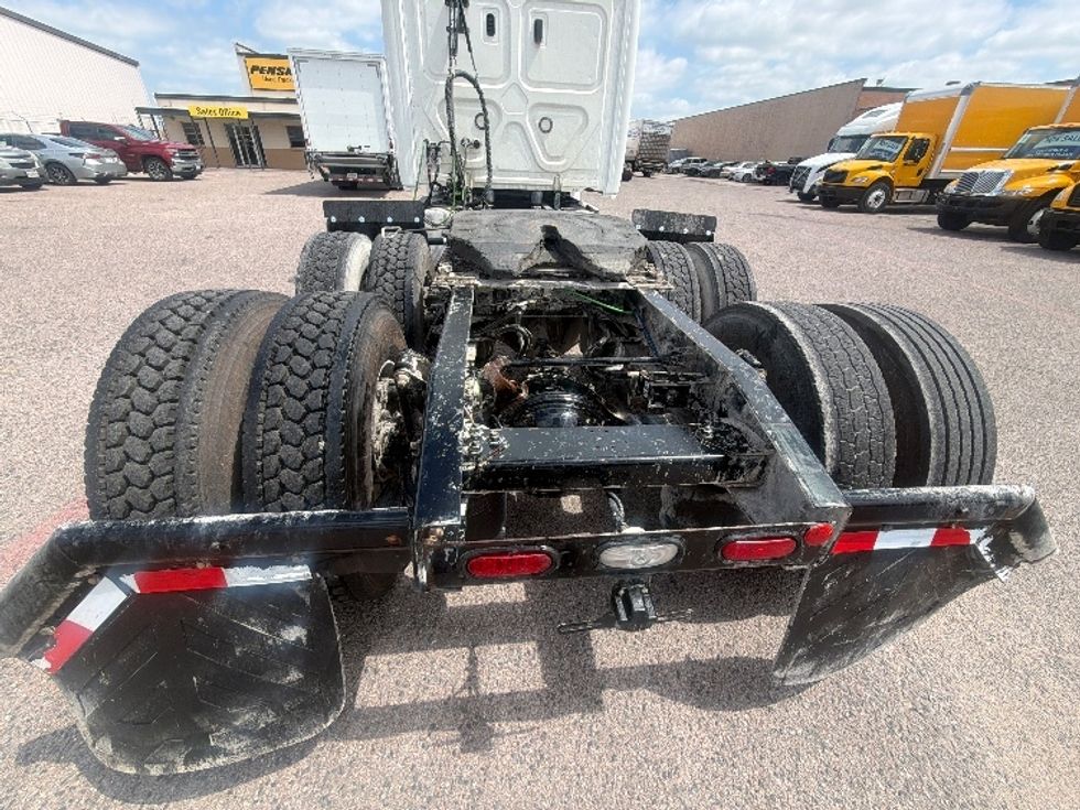 Sleeper Tractor-Heavy Duty Tractors-Freightliner-2020-T12664ST-Dallas-TX-483,460\n\t\tmiles-$ 66,250 - Image 6